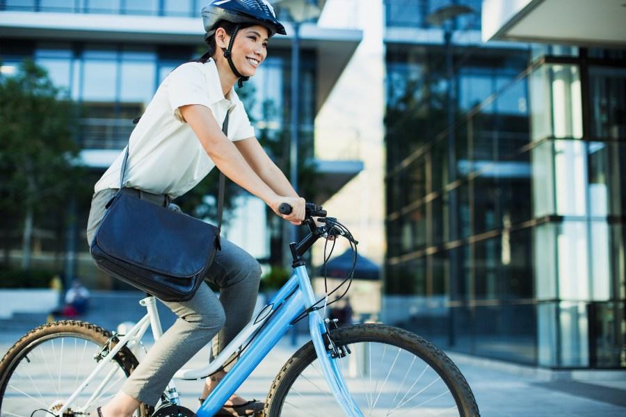 Statt E-Bike: Fahrrad-Anhänger mit Motor eliminiert sein eigenes